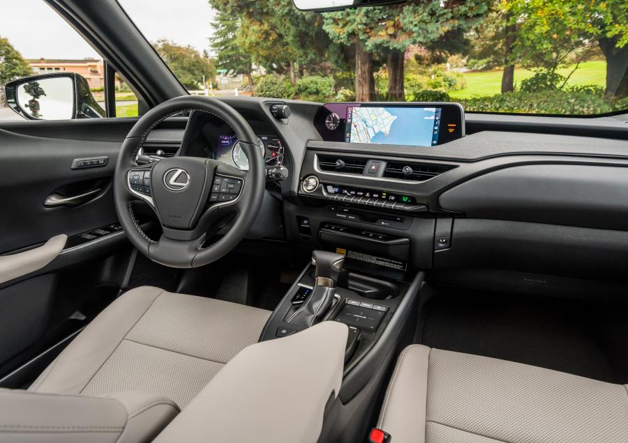 Торпедо Lexus UX200 2019 года  (NA) (фото 26 из 32)
